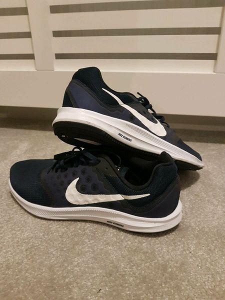 Navy mens cheap nike trainers