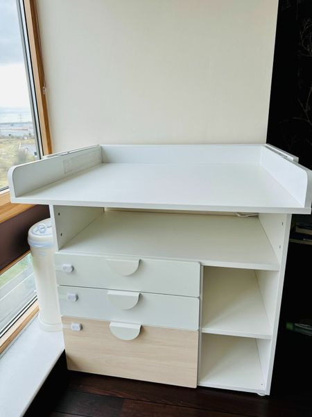 Used changing outlet table for sale