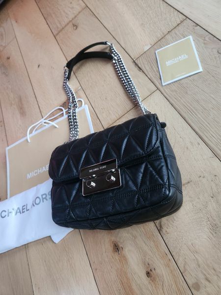 Michael kors black crossbody sale store