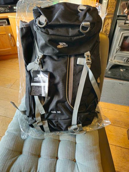 Trespass trek outlet 33l