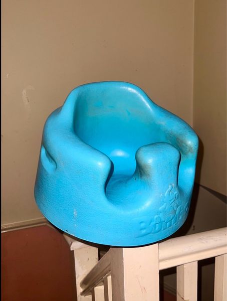 Bumbo seat without store belt