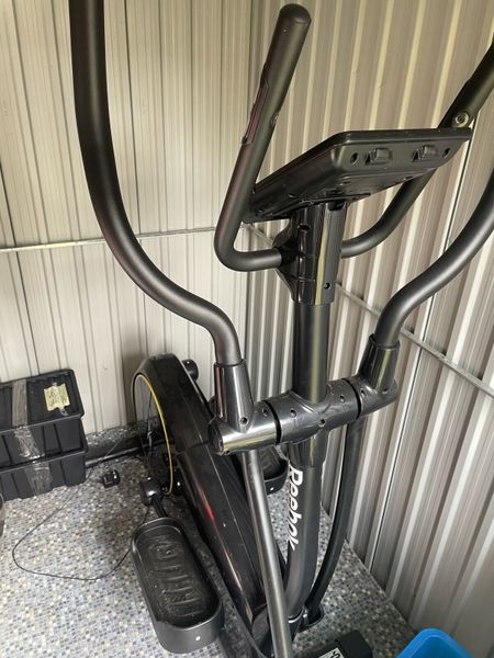 Reebok zr8 elliptical hot sale cross trainer