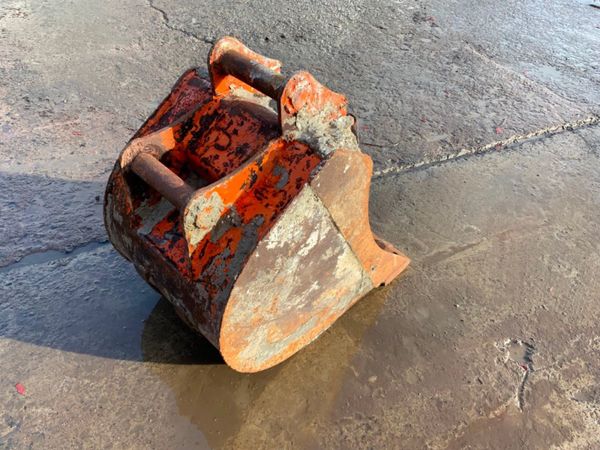 18" DIGGING BUCKET....45mm PINS.........10. 292335960