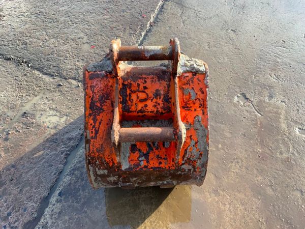 18" DIGGING BUCKET....45mm PINS.........10. 292335961