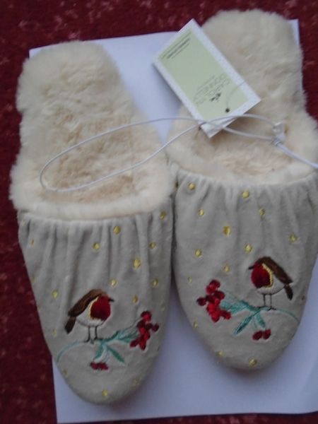 New ladies slippers S m slippers for sale in Co. Mayo for 10 on