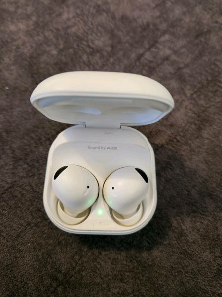 Galaxy buds plus outlet used