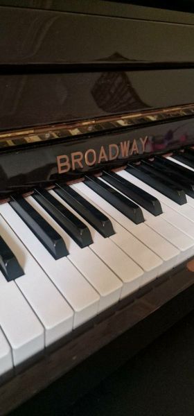 Brentwood deals upright piano