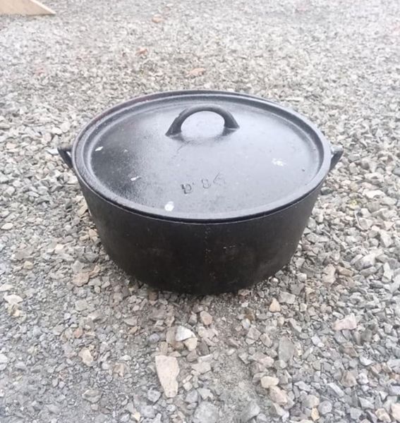 Cast iron pot for sale in Co. Tipperary for €45 on DoneDeal