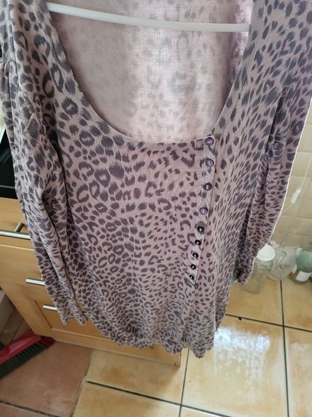 Mint velvet hotsell leopard print jumper