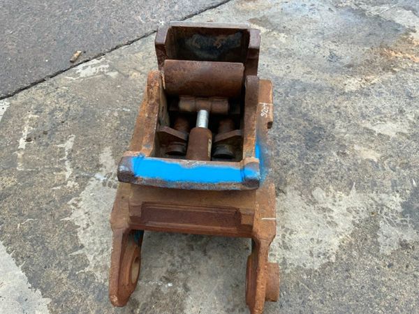 LEMAC HYDRAULIC QUICK HITCH....90mm PINS....38mh. 304119350