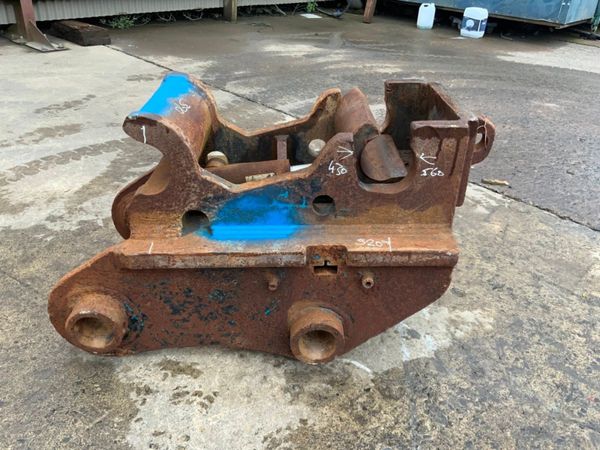 LEMAC HYDRAULIC QUICK HITCH....90mm PINS....38mh. 304119352