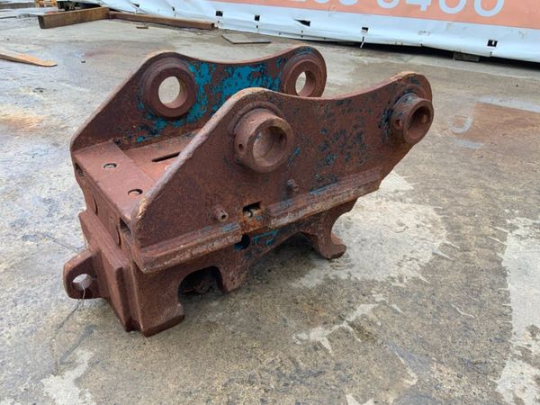 LEMAC HYDRAULIC QUICK HITCH....90mm PINS....38mh. 304119353