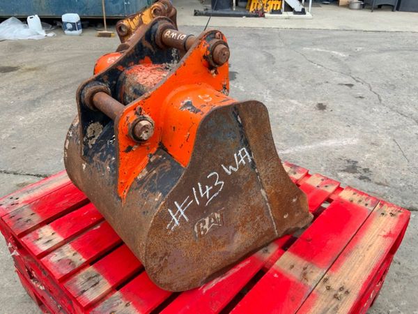 24" CAT DIGGING BUCKET......45mm PINS......143wa. 304577800