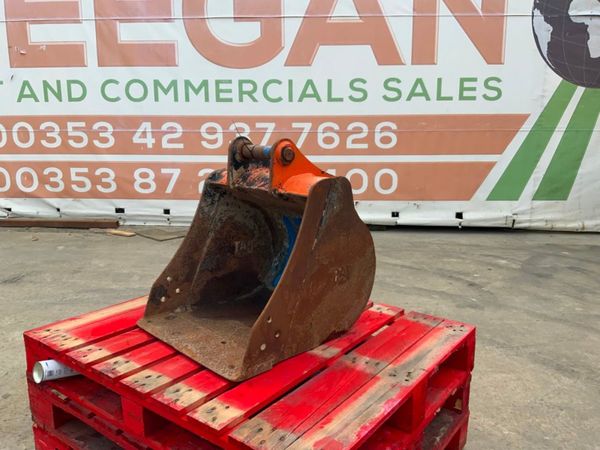 24" CAT DIGGING BUCKET......45mm PINS......143wa. 304577803