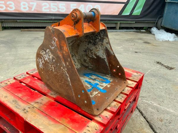 24" CAT DIGGING BUCKET.....45mm PINS....140wa. 304577815