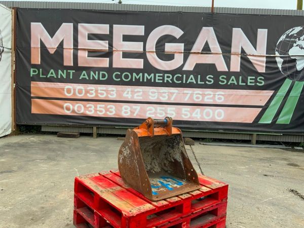 24" CAT DIGGING BUCKET.....45mm PINS....140wa. 304577810