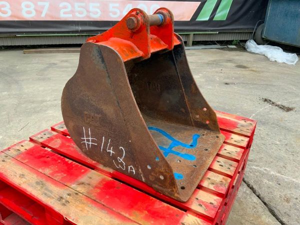 24" CAT DIGGING BUCKET....45mm PINS........142wa. 304577956