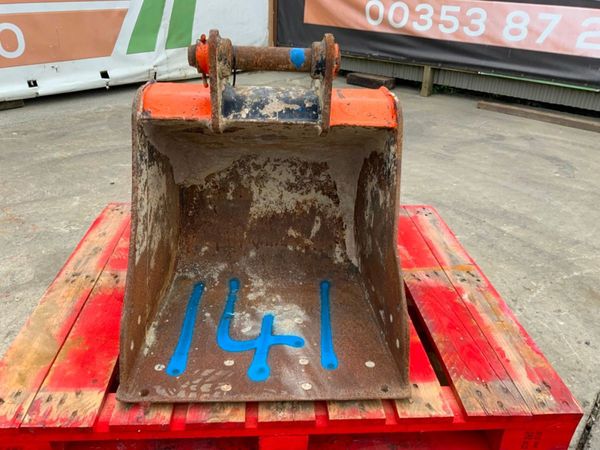 24" CAT DIGGING BUCKET.......45mm PINS........141 304578116