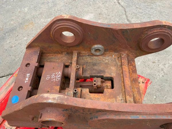 HYDRAULIC Q/HITCH....100mm PINS......161wa. 304585251