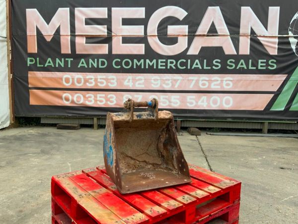 24" CAT DIGGING BUCKET......45mm PINS......146wa. 304580907