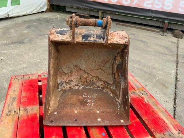 24" CAT DIGGING BUCKET......45mm PINS......146wa. 304580914