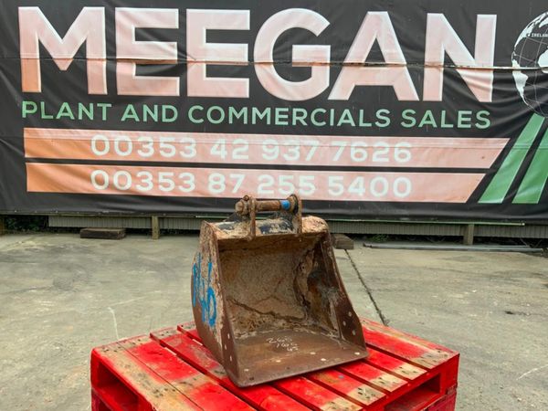 24" CAT DIGGING BUCKET......45mm PINS......146wa. 304580915
