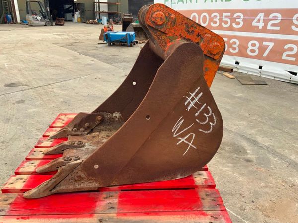 24" DIGGING BUCKET......60mm PINS.......133wa. 304594660