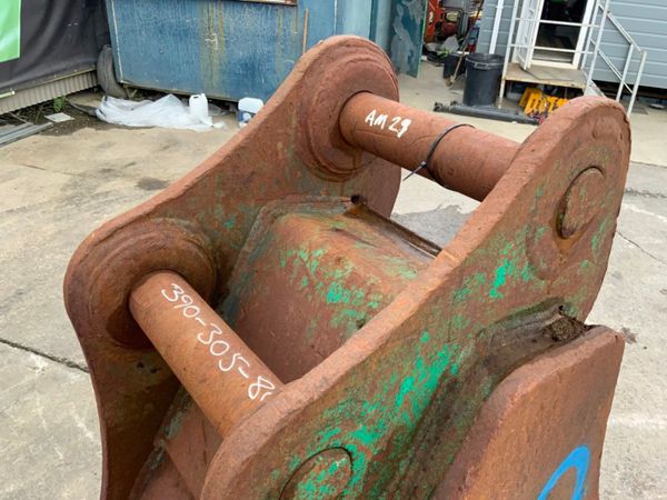 24" TUSKER DIGGING BUCKET.....80mm PINS.....29wa 304595250