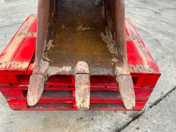 24" TUSKER DIGGING BUCKET.....80mm PINS.....29wa 304595253