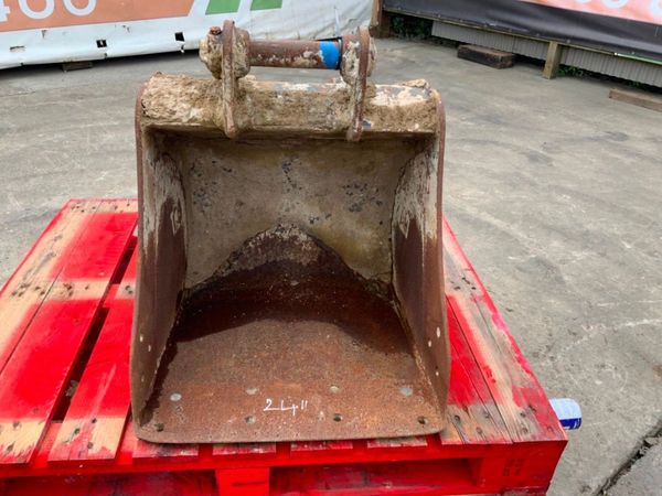24" DIGGING BUCKET...45mm PINS......148wa. 304595345