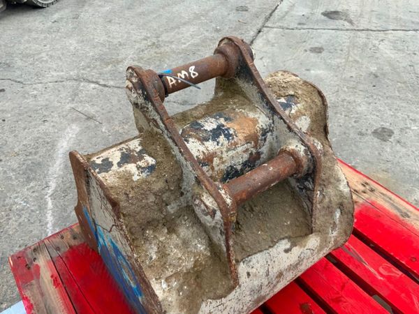 24" DIGGING BUCKET...45mm PINS......148wa. 304595348