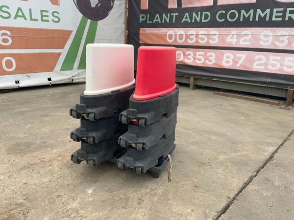 WEIGHTED  PEDESTRIAN SAFETY BARRIERS.. 304942428