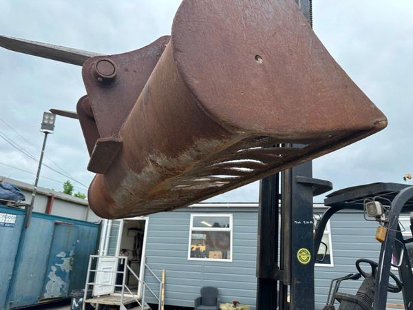 84" SKELETON BUCKET 7 FT...... 80MM...... 946 DB 305090409