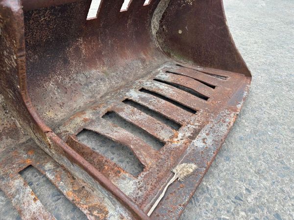 84" SKELETON BUCKET 7 FT...... 80MM...... 946 DB 305090400