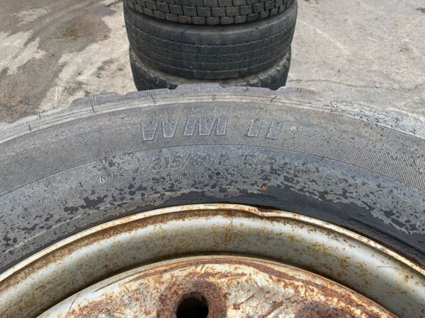 PART WORN / USED TRUCK TYRES.........22.5. 305323243