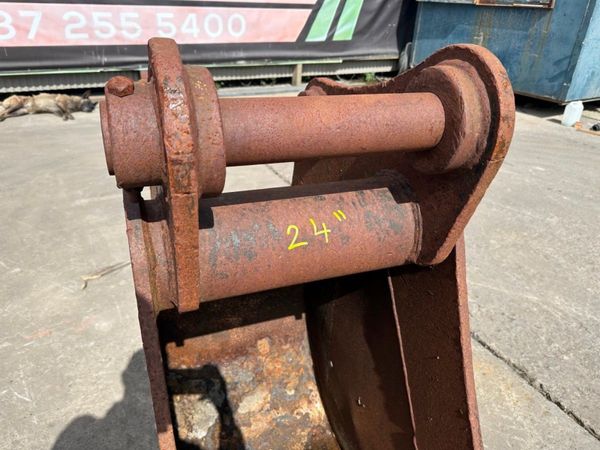 24"... BMC... DIGGING BUCKET ...80MM.... 949 DB 305773304