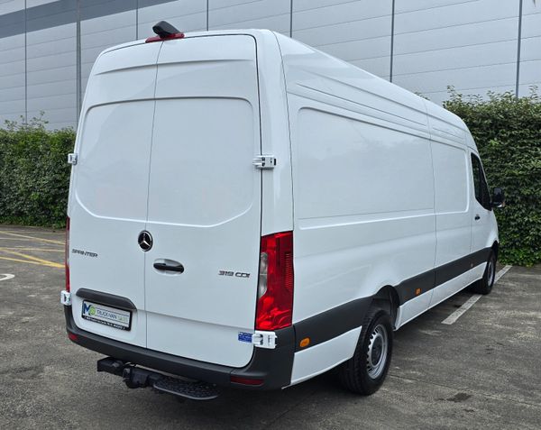 Sprinter 319 LWB with Heavy Towing Capacity 306027560