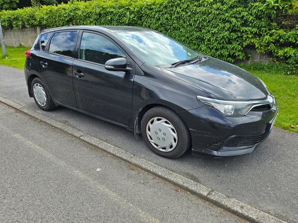 Toyota Auris 2017 306259547