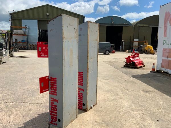 BATTERY BANK / SECURE CHARGING STATION. 307027974