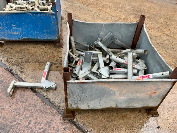 COMBISAFE ADJUSTABLE BARRIER CLAMPS. 308558010