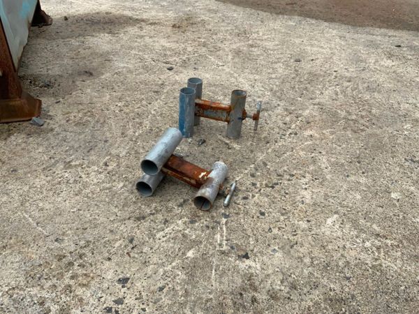 SCAFFOLDING PIPE BRACKETS. 308628864