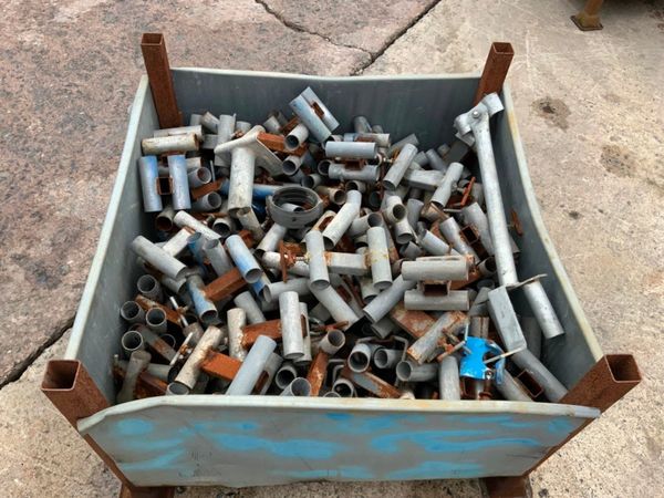 SCAFFOLDING PIPE BRACKETS. 308628860