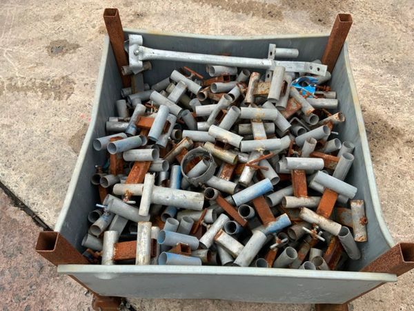SCAFFOLDING PIPE BRACKETS. 308628861