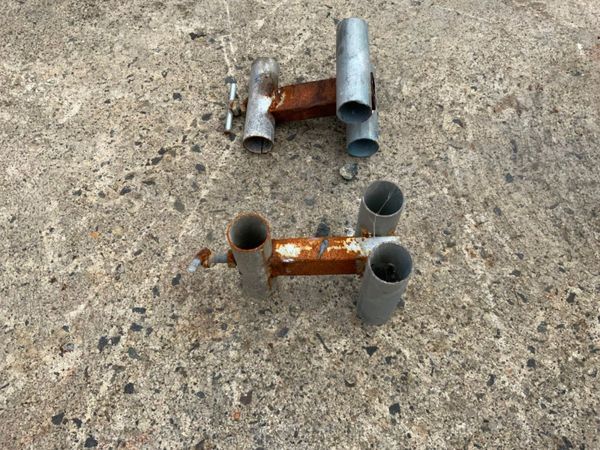 SCAFFOLDING PIPE BRACKETS. 308628862
