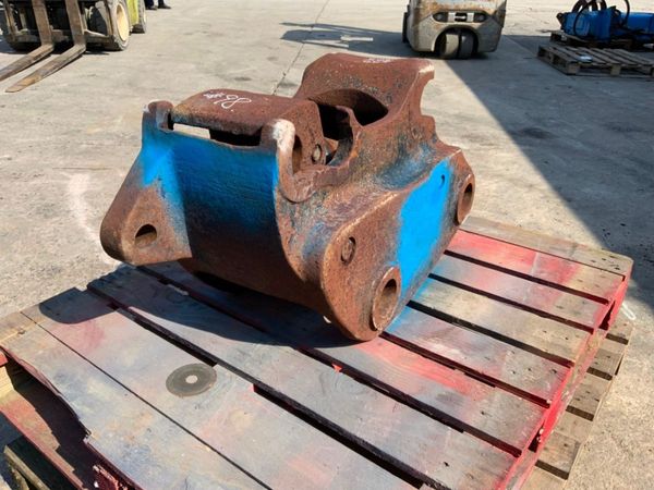 HYDRAULIC QUICK HITCH...80mm PINS......98mh. 308810939