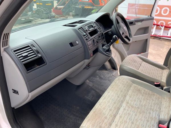2013 VW TRANSPORTER.  2.0lt DIESEL..5 SPEED. 309064644