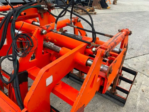 FINLAY HYDRAULIC BLOCK GRAB......4 BALE. 309680342