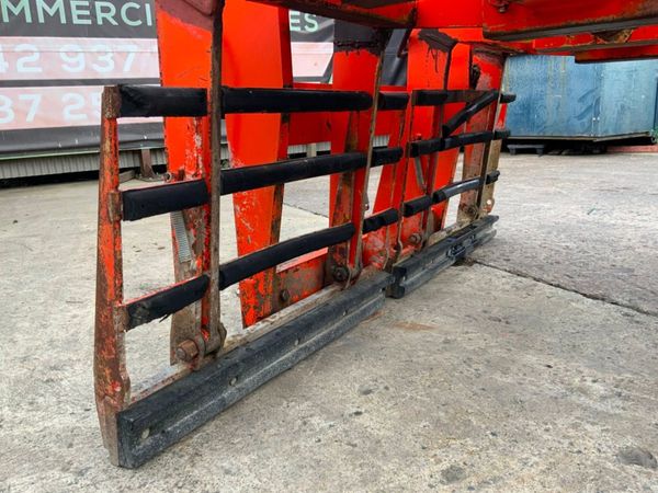 FINLAY HYDRAULIC BLOCK GRAB......4 BALE. 309680354