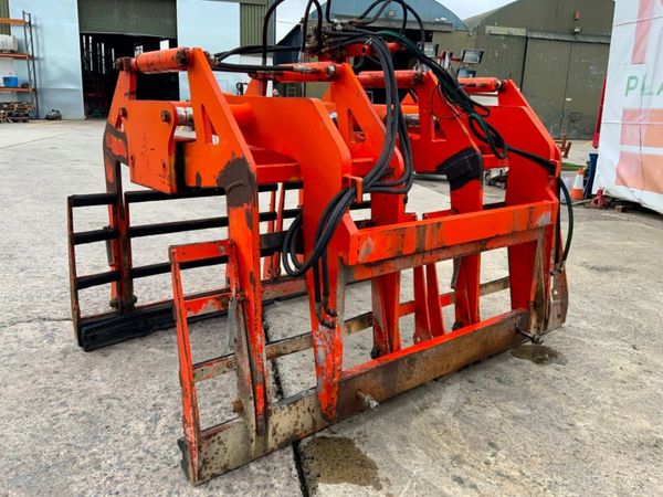 FINLAY HYDRAULIC BLOCK GRAB......4 BALE. 309680357