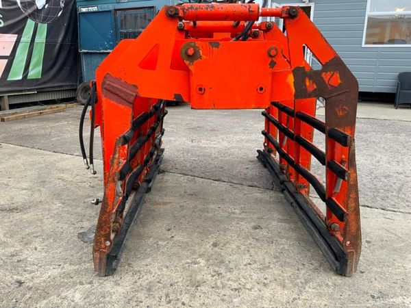 FINLAY HYDRAULIC BLOCK GRAB......4 BALE. 309680353
